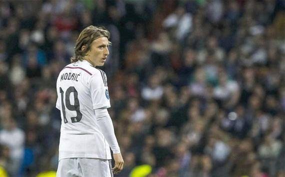 逆足双飞翼齐闪光！国米2500万先生3战逆袭，从水货逆袭球迷宠儿