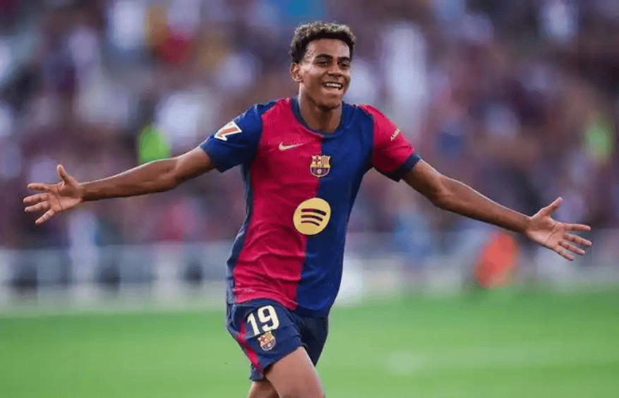 WTT总决赛女单1／8决赛，陈幸同4-2战胜队友石洵瑶，晋级8强